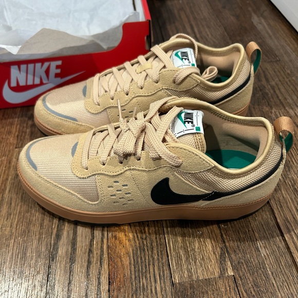 Nike Shoes - NWT Nike Unisex Sneakers Tan